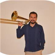 Docente con experiencia en formación de grupos musicales en vientos bronces y teoría musical