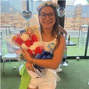 Profesora de idiomas o de letras, me gusta mucho enseñar a los niños.