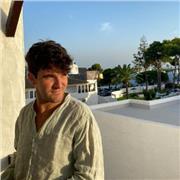 Estudiante de grado universitario de empresariales con la intención de dar clases de repaso a cualquiera que lo necesite