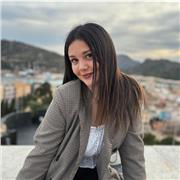 Titulada en bachiller y en imagen para el diagnóstico y medicina nuclear. Varios años dando clases particulares a sexto de primari