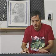 Profesor de piano, lenguaje musical, composición imparte clases particulares a todos los niveles y edades