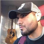 Maestro de música con amplia experiencia: canto, guitarra, bajo, piano