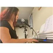 Enseigne guitare, piano et chant, pour petits et grands