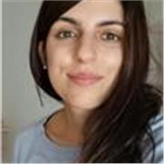 Professionista con pluriennale esperienza in atelier di lusso, specializzata nelle tecniche sartoriali e nella cura del dettaglio