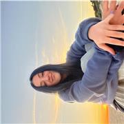 Profesora de apoyo escolar para niños de primaria