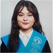 Titulada en filosofía y estudiante de lenguas modernas y sus literaturas 