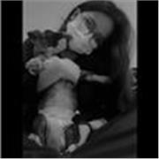 Profesor de ciencias naturales imparte clases a niños de distintas edades