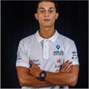 Estudiante de segundo año de Ingeniería de Organización Industrial. Buen expediente y facilidad para enseñar.