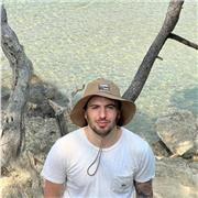 ! Je m’appelle Tomas Masip, je suis argentin et espagnol, diplômé en Commerce International (Bac +3) avec plus de 8 ans d’expérience professionnelle dans le secteur aéronautique et logistique.
Je propose des cours adaptés à vos besoins :
• Espagnol :