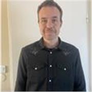 Professeur particulier d’anglais
Master en génie civil
Musicien compositeur 
Chant et écriture en anglais