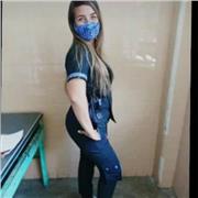 Profesora dicta clases para niños y jóvenes de todas las edades