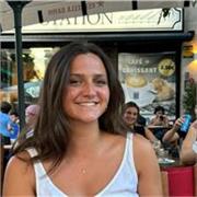 Soy estudiante de Psicología, nativa en inglés, y ofrezco clases de inglés adaptadas a cada alumno. Me caracterizo por un enfoque