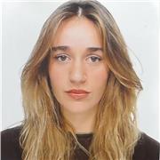 Estudiante del Conservatorio Superior de Danza de Barcelona y titulada como Monitora de Ocio y Tiempo Libre.