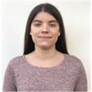 Profesora de catalán imparte clases particulares a alumnos de primaria