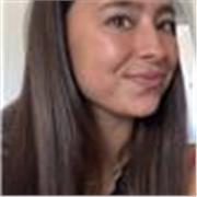 Me defino como una estudiante de enfermería responsable, paciente y con vocación por el cuidado y la enseñanza.