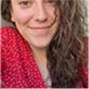 Estudiante del Grado de Magisterio en Educación Primaria que da clases a niños y niñas entre las edades de 3 a 12 años