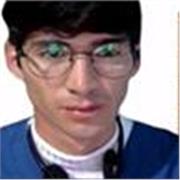 Profesor de Comunicación y Psicología ofrece clases dinámicas para estudiantes de todos los niveles