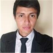 Tutor de inglés apoya a estudiantes a mejorar sus conocimientos del idioma