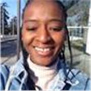 Étudiante en arts du spectacle, avec un long parcours en enseignement et accompagnement des écolier Je donne des cours de français