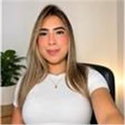 Me defino como una persona paciente, responsable, creativa y con mucha empatía, especialmente con los niños. 