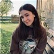 Diplomata Liceo Linguistico. Attualmente studio alla facoltà di Giurisprudenza
