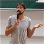 Mathe-Tutor, der Kinder und Jugendliche aller Altersgruppen unterrichtet. 