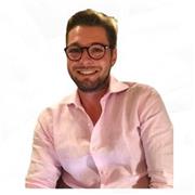 Laureato in chimica farmaceutica, impartisce lezioni private di chimica, biologia, anatomia e materie affini