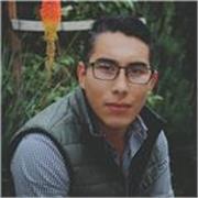 Profesor de Derecho que imparte clase para reforzar conocimientos