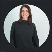 Especialista en Marketing Digital e IA con más de 8 años de experiencia en empresas como Glovo. 