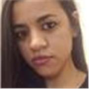 Profesora de inglés da clases a niños de todas las edades