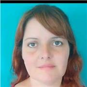 Profesora de matemáticas imparte clases para personas en nivel de primaria y secundaria