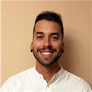 Maestro en educación primaria, con menciones en ed musical, educación física e inglés con amplios conocimientos de pedagogía.