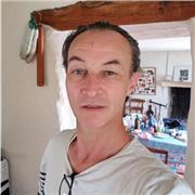 Batterie, guitare, basse, expérience scène, disque, écoles parisiennes, pop, rock, jazz, reggae, groove et impro.