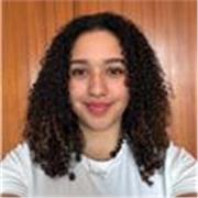 Persona con un nivel de inglés B2 certificado, poca experiencia trabajando con niños