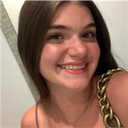 Soy estudiante de segundo curso de Traducción e Interpretación de Inglés y Alemán. Llevo desde los 4 años en academias de inglés y actualmente tengo el C1 de Cambridge. Además, tengo el B1 de francés y el A2 de alemán (no certificado).