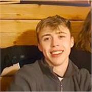 Soy un irlandés que vive en España y estoy buscando trabajo enseñando inglés a todas las personas que quieran aprender.