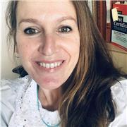 Soy profesora de Inglés, Lengua Castellana e Historia de España de Bachillerato en un centro de Donostia. Doy clases particulares, preferiblemente online y presenciales en Donostia