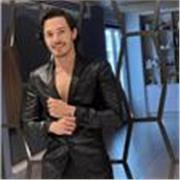 Soy graduo de psicologia. Tengo un gran pasión por los idiomas. Hablo inglés, portugués y por supuesto español.