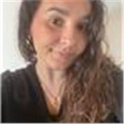 Profesora de apoyo escolar para los niños, tanto presencial como online