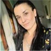 Diseñadora textil con más de 15 años de experiencia en diseño de estampas y desarrollo de productos textiles