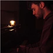 Studente sul punto di laurearsi in pianoforte al conservatorio. Impartisco lezioni con massimo impegno e passione