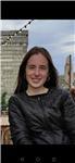Estudiante universitaria da clases de repaso y apoyo escolar para alumnos/as de primaria y eso