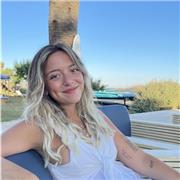 Estudiante de 4 de Historia e Historia del Arte. Me encanta enseñar las Humanidades. Mi nota media es un 9,4 en el último curso