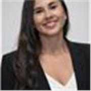 Licenciada en Ed. Física, instructora de natación y salvavidas certificada; formación en lengua de señas e inclusión acuática