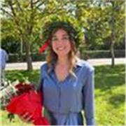 Laureata in giurisprudenza e abilitata all’esercizio della professione forense