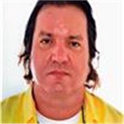 Profesor con mucha experiencia, y para todos los niveles.