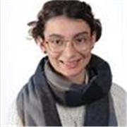 Je peux enseigner l'anglais à des élèves de la primaire au Lycée, ainsi que des bases solide de Flûte traversière