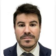 Titulado en ADE, especializado en Asesoría Fiscal, y Tributación, Marketing Digital e IA aplicado al Fútbol.