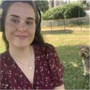 Profesora de apoyo escolar. He estudiado derecho y aprobado la oposición de GACE. De inglés tengo un B2 de Cambridge