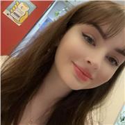 Studentin ein einer Amerikanischen Universität bietet Nachhilfe in Englisch an